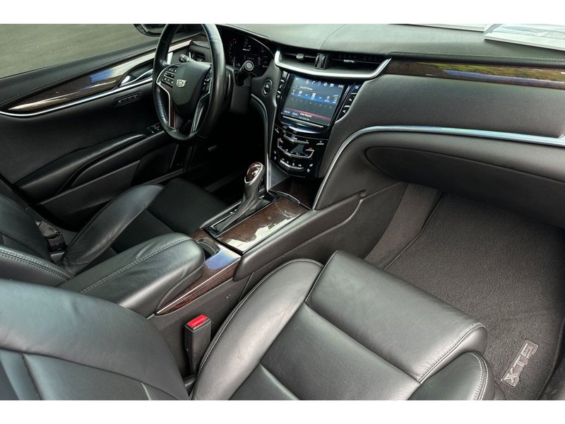 Cadillac XTS Vehicle Full-screen Gallery Image 17