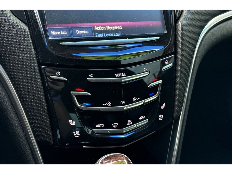 Cadillac XTS Vehicle Full-screen Gallery Image 20