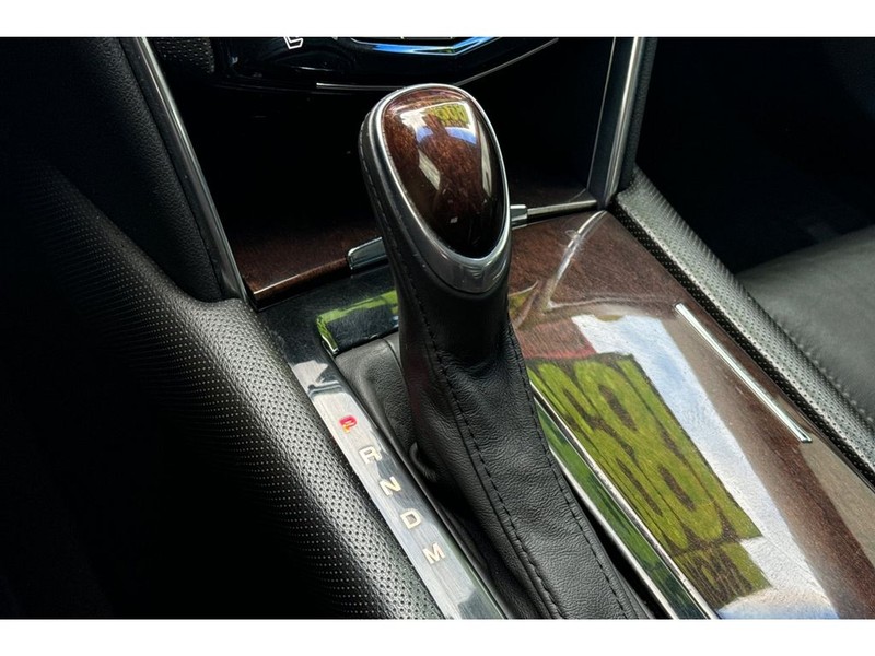 Cadillac XTS Vehicle Full-screen Gallery Image 21