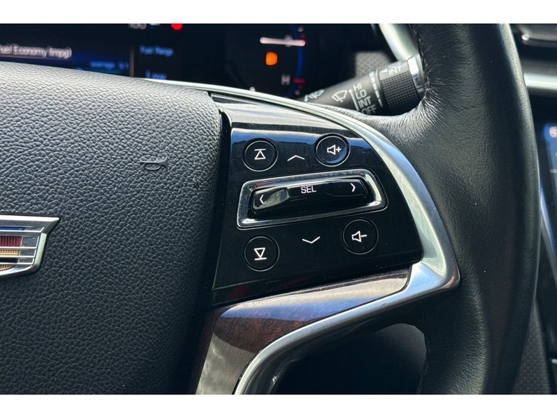 Cadillac XTS Vehicle Full-screen Gallery Image 25