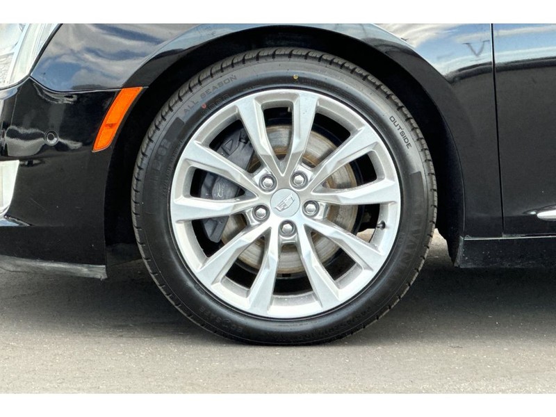 Cadillac XTS Vehicle Full-screen Gallery Image 29