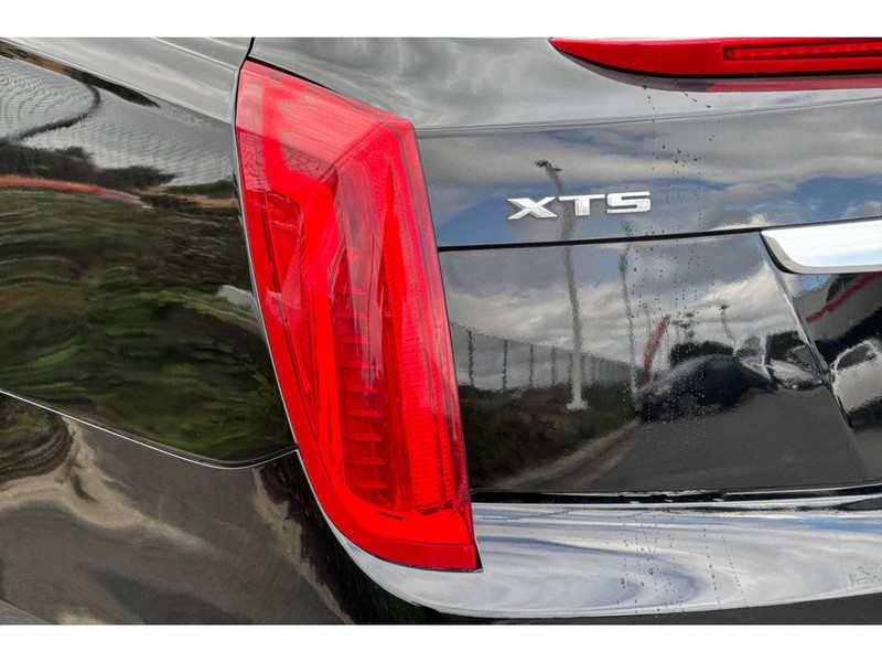 Cadillac XTS Vehicle Full-screen Gallery Image 30
