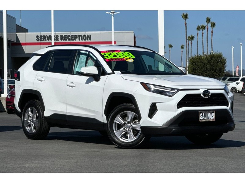 Toyota RAV4 Vehicle Full-screen Gallery Image 02