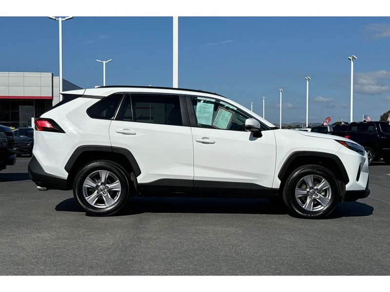 Toyota RAV4 Vehicle Full-screen Gallery Image 03