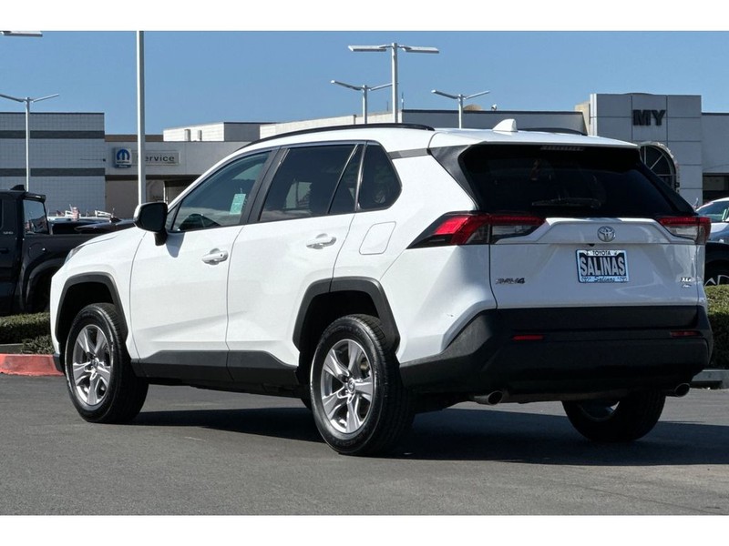 Toyota RAV4 Vehicle Full-screen Gallery Image 06