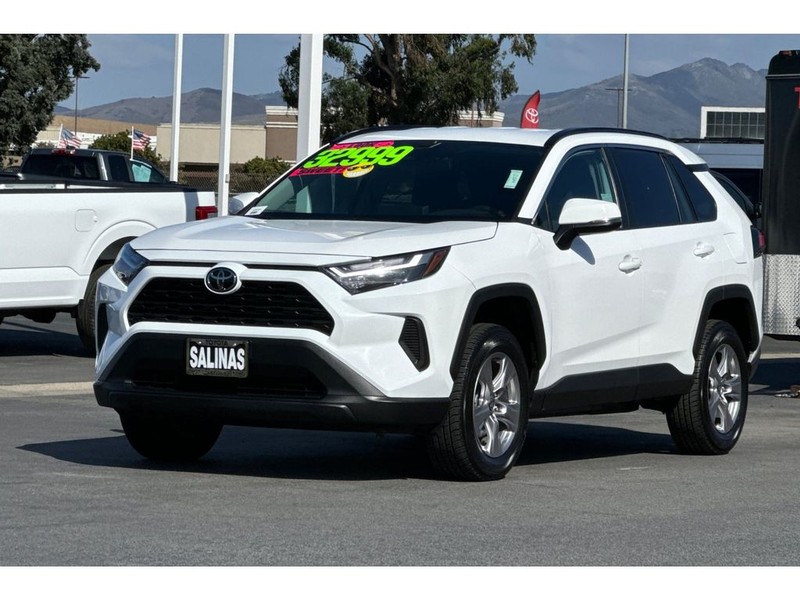 Toyota RAV4 Vehicle Full-screen Gallery Image 08