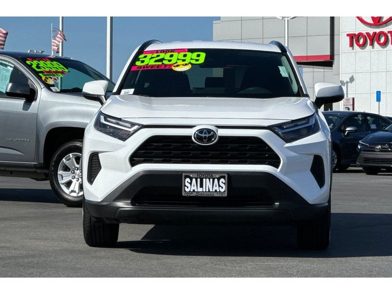 Toyota RAV4 Vehicle Full-screen Gallery Image 09