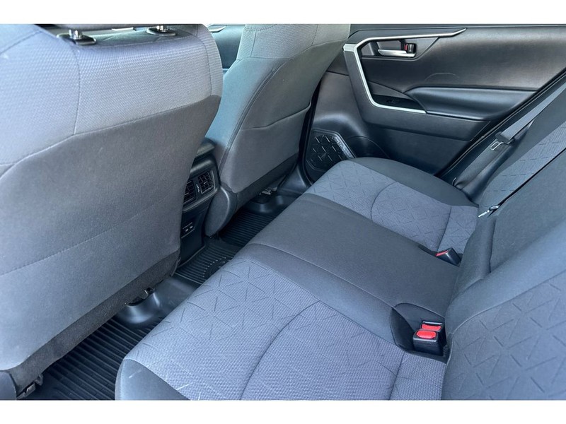 Toyota RAV4 Vehicle Full-screen Gallery Image 13