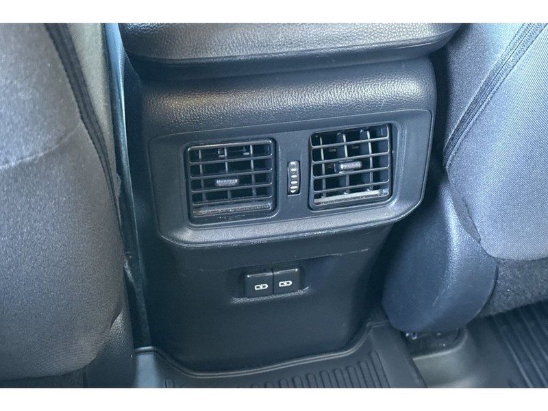 Toyota RAV4 Vehicle Full-screen Gallery Image 14