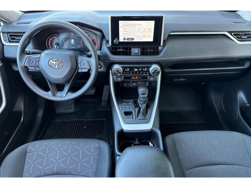 Toyota RAV4 Vehicle Full-screen Gallery Image 15