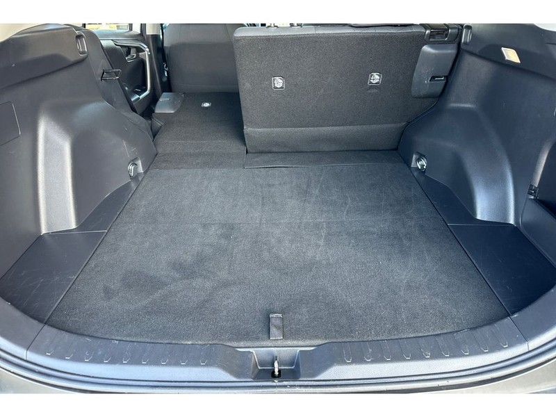 Toyota RAV4 Vehicle Full-screen Gallery Image 17