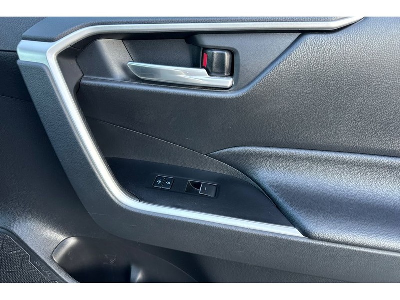 Toyota RAV4 Vehicle Full-screen Gallery Image 19