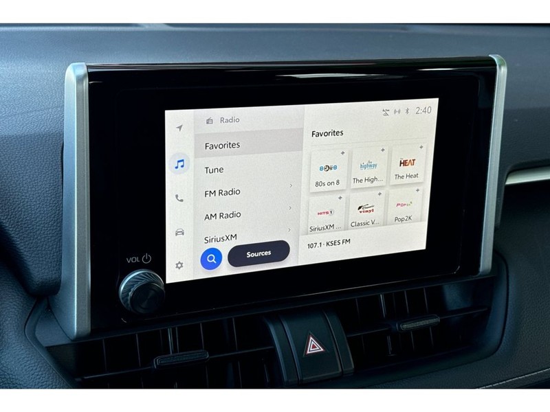 Toyota RAV4 Vehicle Full-screen Gallery Image 20