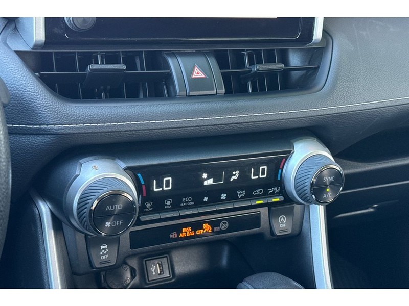 Toyota RAV4 Vehicle Full-screen Gallery Image 21