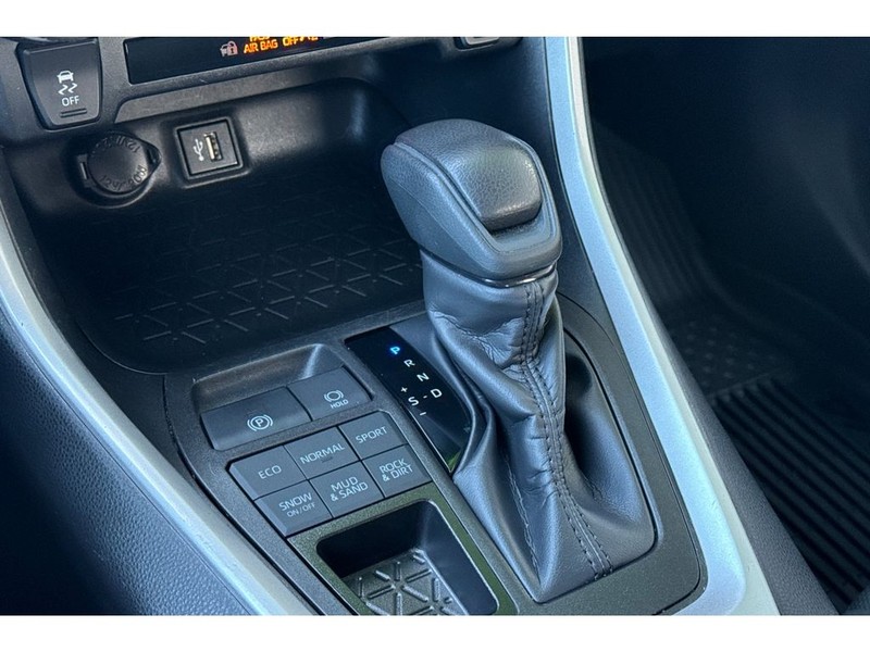 Toyota RAV4 Vehicle Full-screen Gallery Image 22