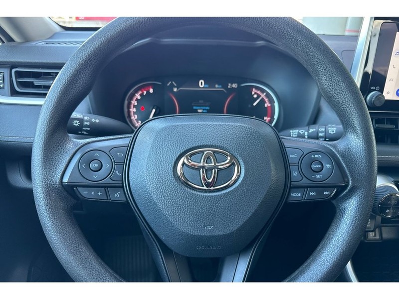 Toyota RAV4 Vehicle Full-screen Gallery Image 24