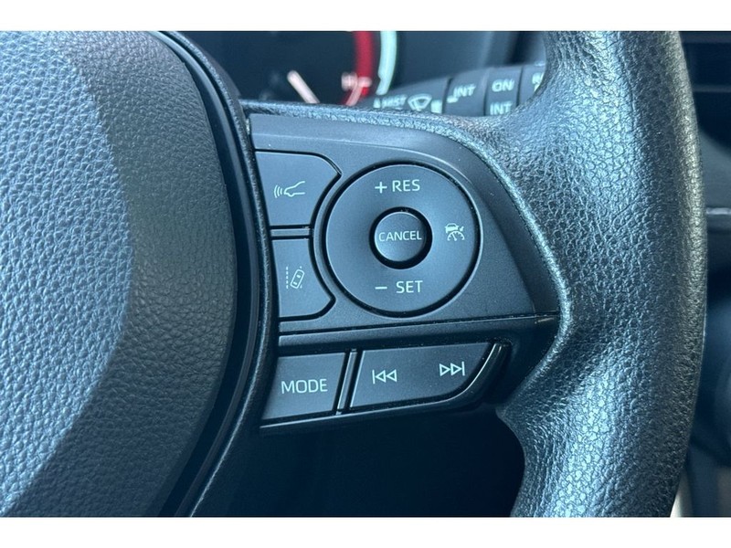 Toyota RAV4 Vehicle Full-screen Gallery Image 26