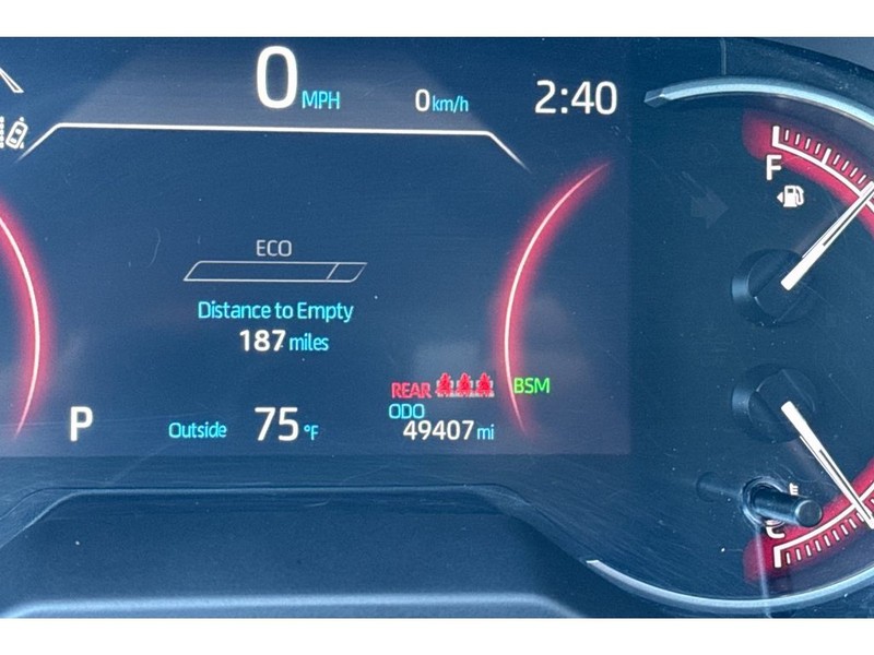 Toyota RAV4 Vehicle Full-screen Gallery Image 28