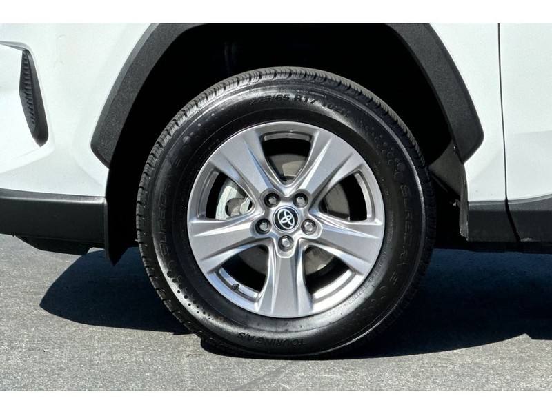 Toyota RAV4 Vehicle Full-screen Gallery Image 30