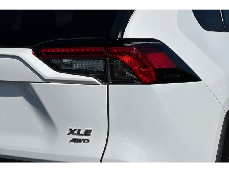 Toyota RAV4 Vehicle Full-screen Gallery Image 31