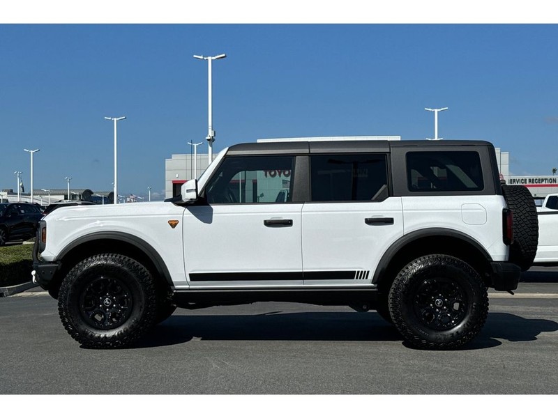 Ford Bronco Vehicle Full-screen Gallery Image 07