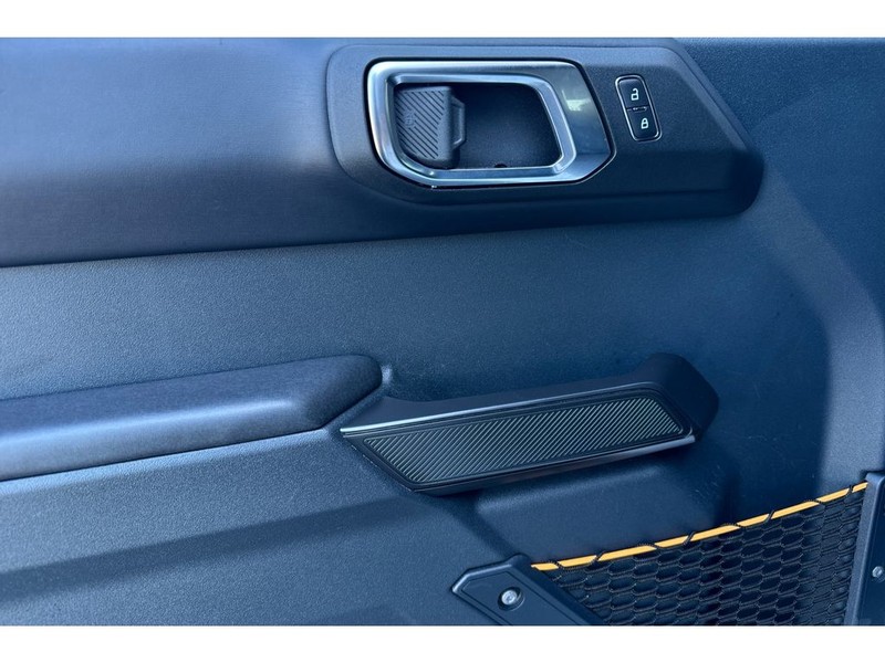 Ford Bronco Vehicle Full-screen Gallery Image 11