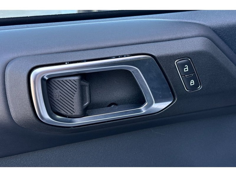 Ford Bronco Vehicle Full-screen Gallery Image 12