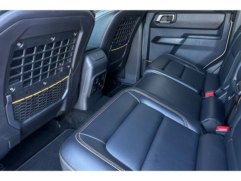 Ford Bronco Vehicle Full-screen Gallery Image 13