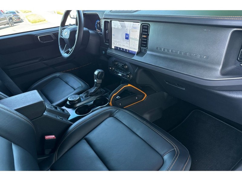 Ford Bronco Vehicle Full-screen Gallery Image 18