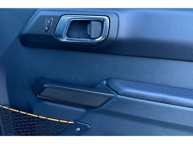 Ford Bronco Vehicle Full-screen Gallery Image 19