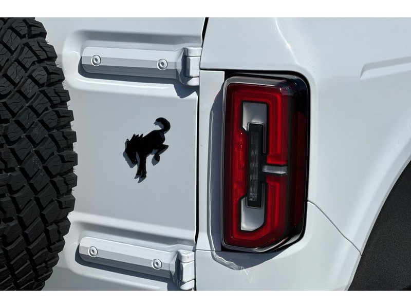 Ford Bronco Vehicle Full-screen Gallery Image 31