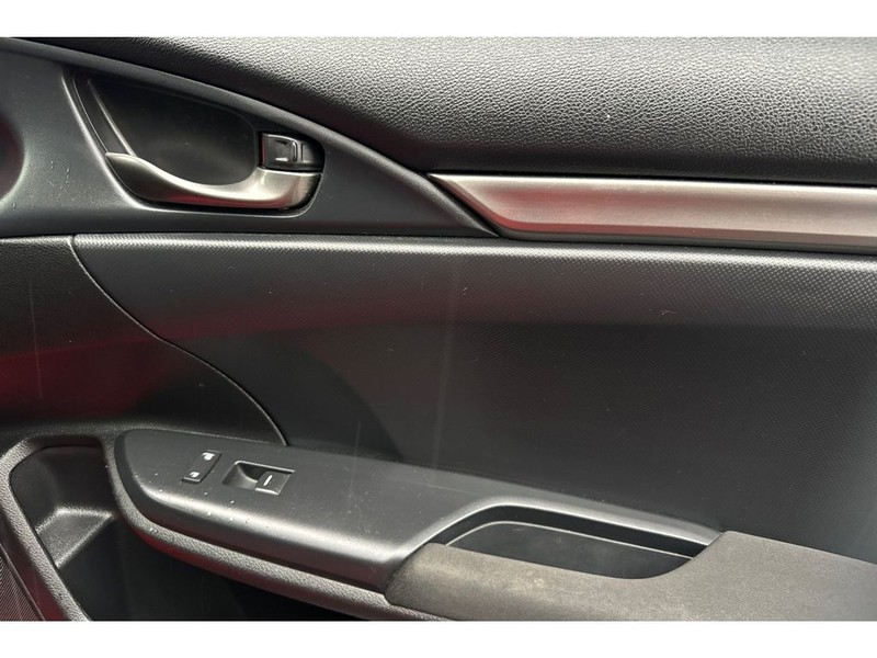 Honda Civic Vehicle Full-screen Gallery Image 16