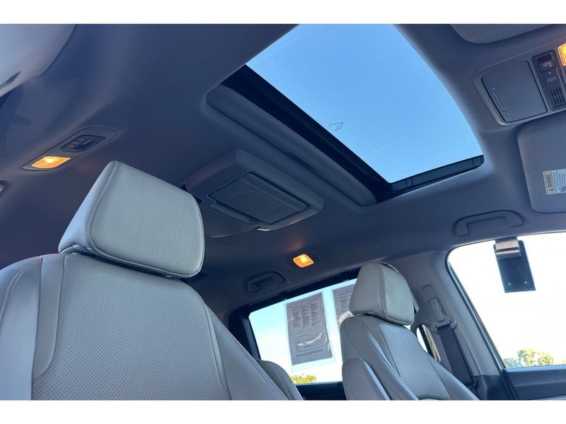 Honda Odyssey Vehicle Full-screen Gallery Image 18