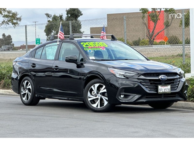 Subaru Legacy Vehicle Full-screen Gallery Image 02