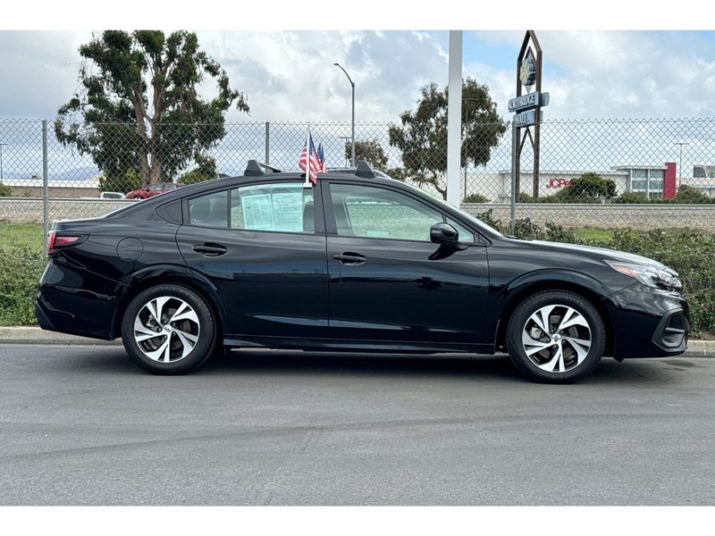 Subaru Legacy Vehicle Full-screen Gallery Image 03