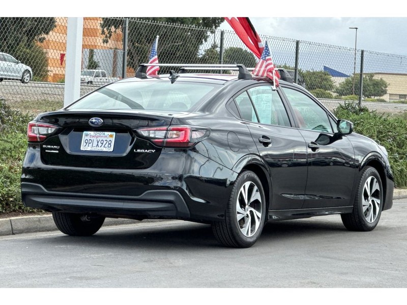 Subaru Legacy Vehicle Full-screen Gallery Image 04