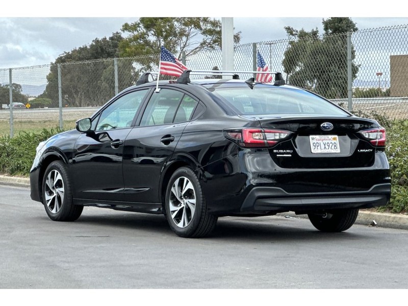 Subaru Legacy Vehicle Full-screen Gallery Image 06