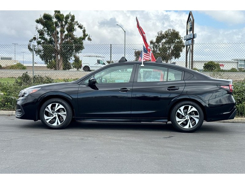 Subaru Legacy Vehicle Full-screen Gallery Image 07