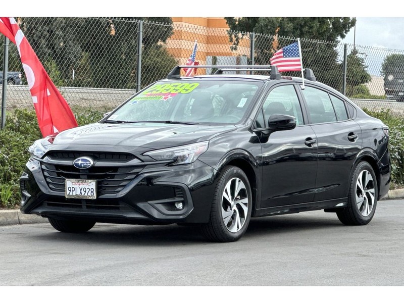 Subaru Legacy Vehicle Full-screen Gallery Image 08