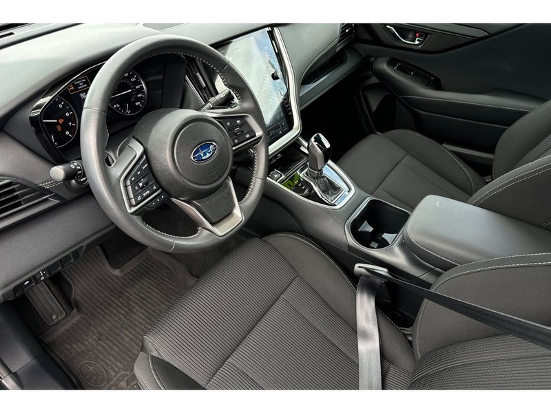 Subaru Legacy Vehicle Full-screen Gallery Image 10