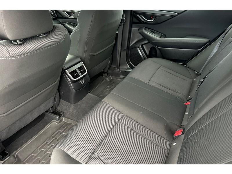 Subaru Legacy Vehicle Full-screen Gallery Image 13