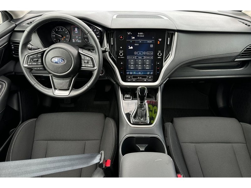 Subaru Legacy Vehicle Full-screen Gallery Image 15