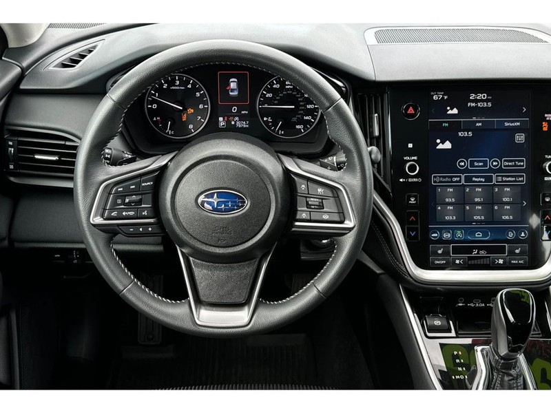 Subaru Legacy Vehicle Full-screen Gallery Image 16
