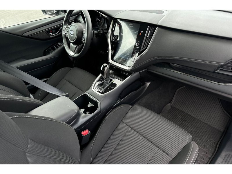 Subaru Legacy Vehicle Full-screen Gallery Image 17
