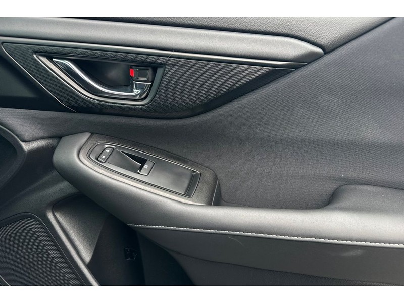 Subaru Legacy Vehicle Full-screen Gallery Image 18