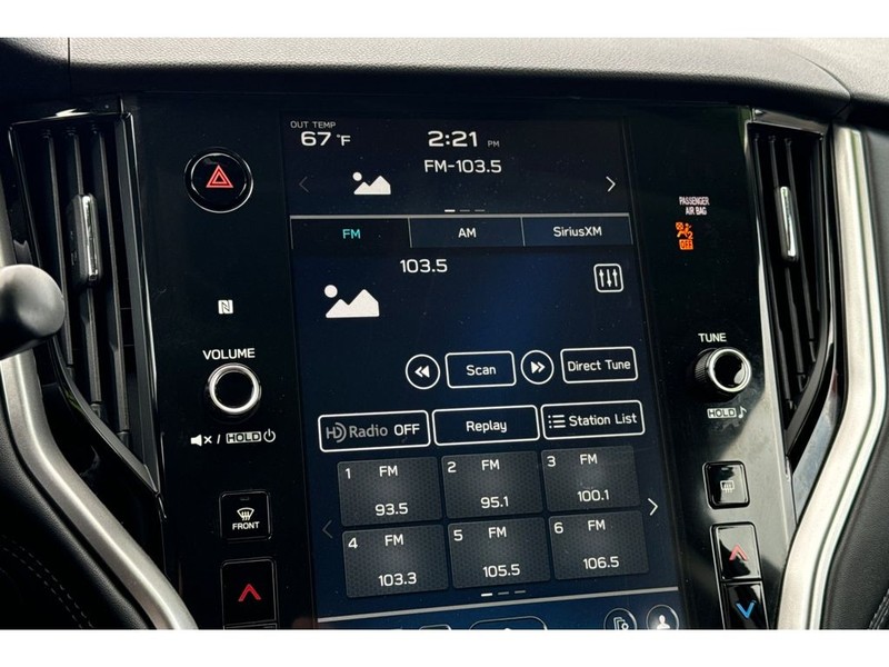 Subaru Legacy Vehicle Full-screen Gallery Image 19