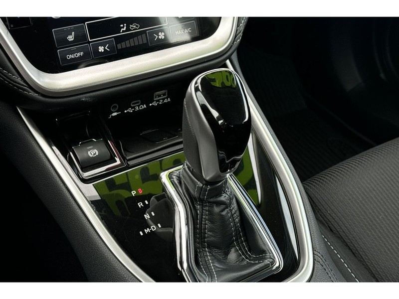 Subaru Legacy Vehicle Full-screen Gallery Image 21