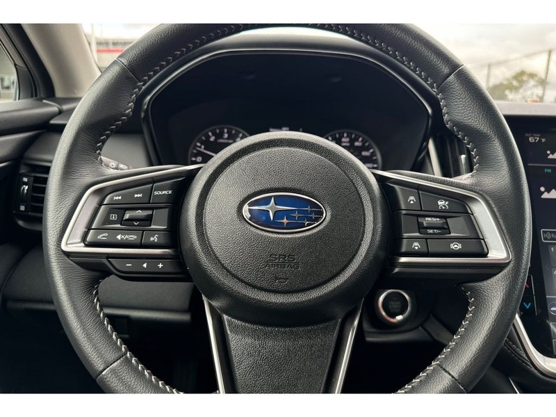 Subaru Legacy Vehicle Full-screen Gallery Image 23