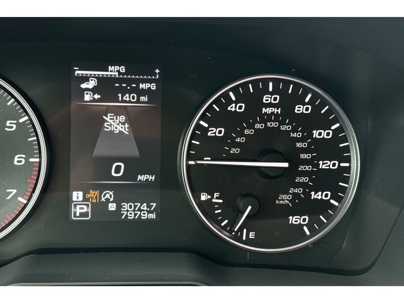 Subaru Legacy Vehicle Full-screen Gallery Image 26