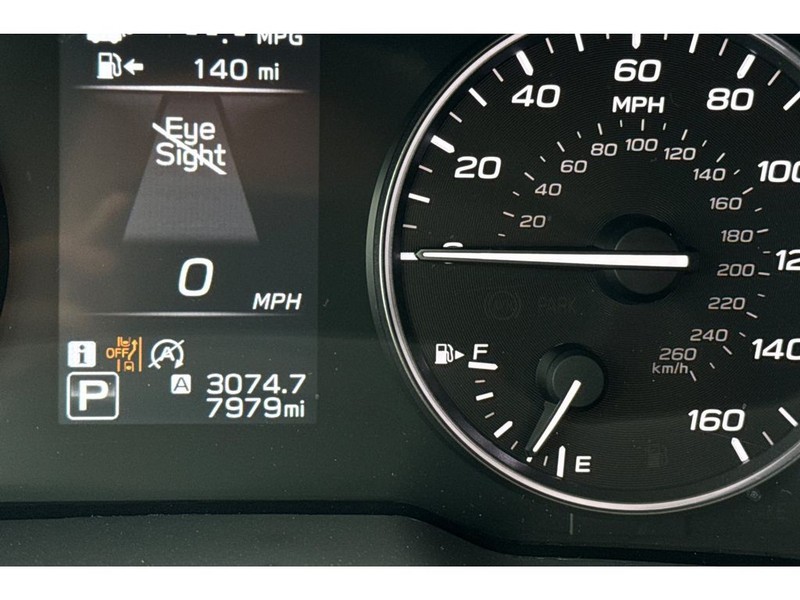 Subaru Legacy Vehicle Full-screen Gallery Image 27